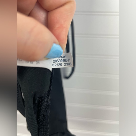 Aerie Black Full Coverage One Piece Padded Halter Neck Swimsuit S Women’s EUC - Picture 11 of 11